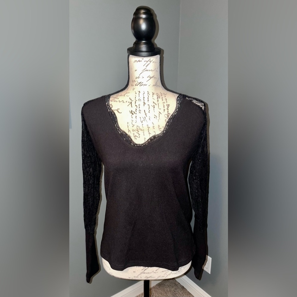⭐️Black v neck cotton sweater w lace detail around neck & down arms ultra soft